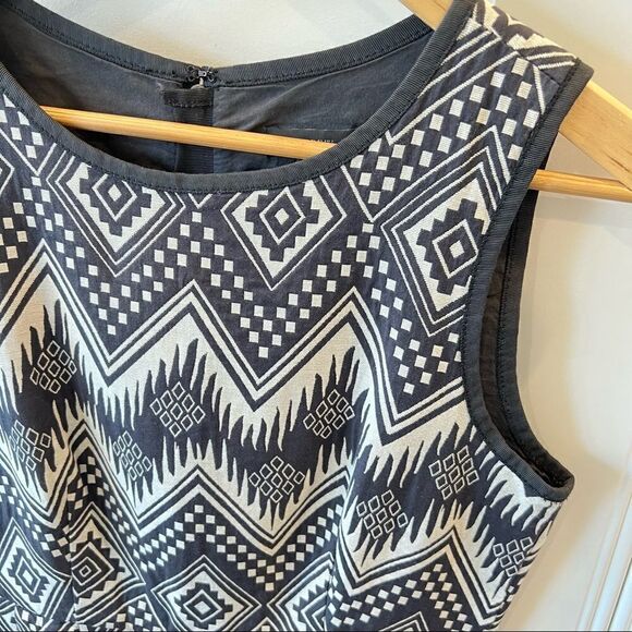 J. Crew Shift Dress Size 4 Sleeveless Grey Aztec Southwest Geometric Pattern - Picture 3 of 13